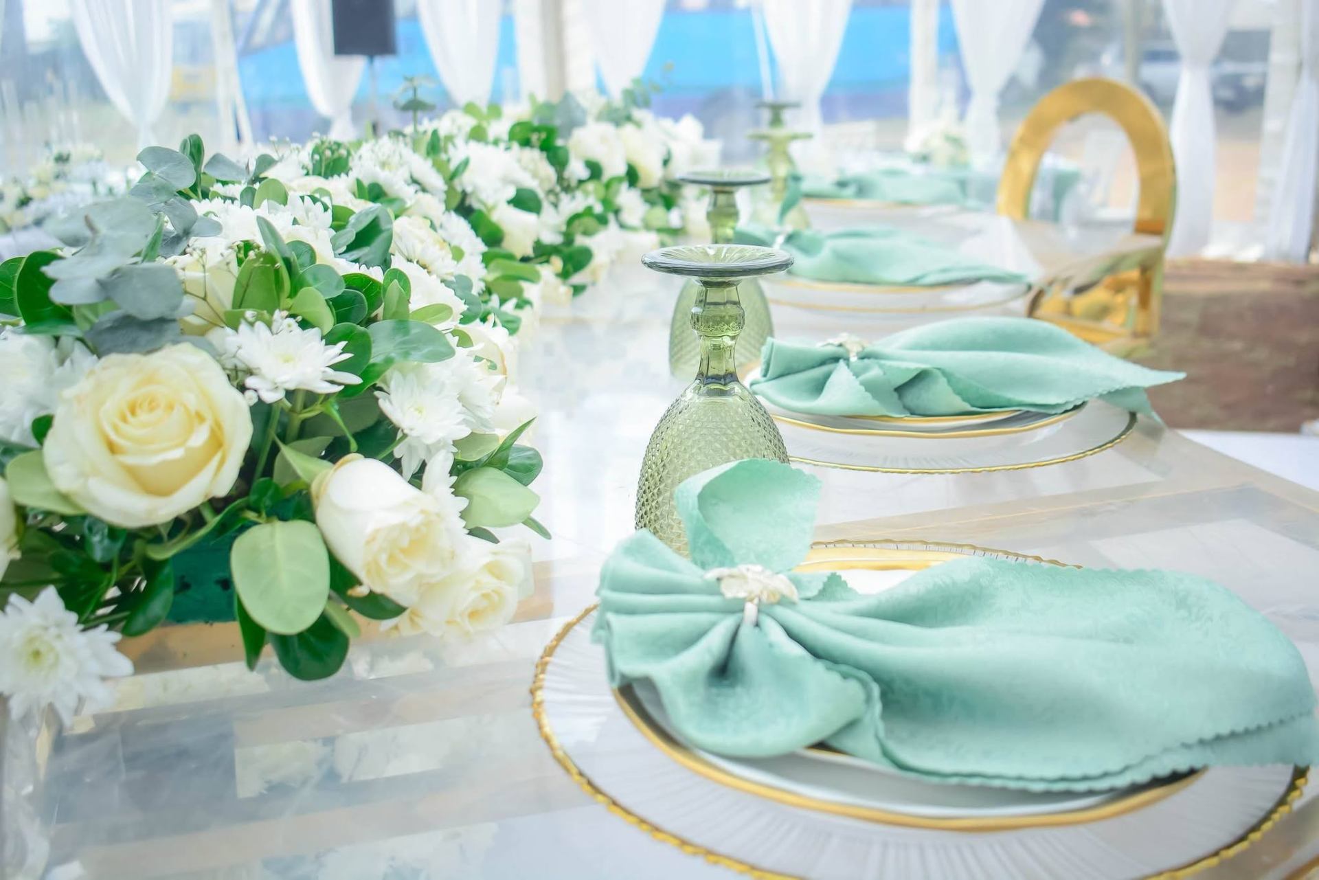 Mint & Gold Tablescape